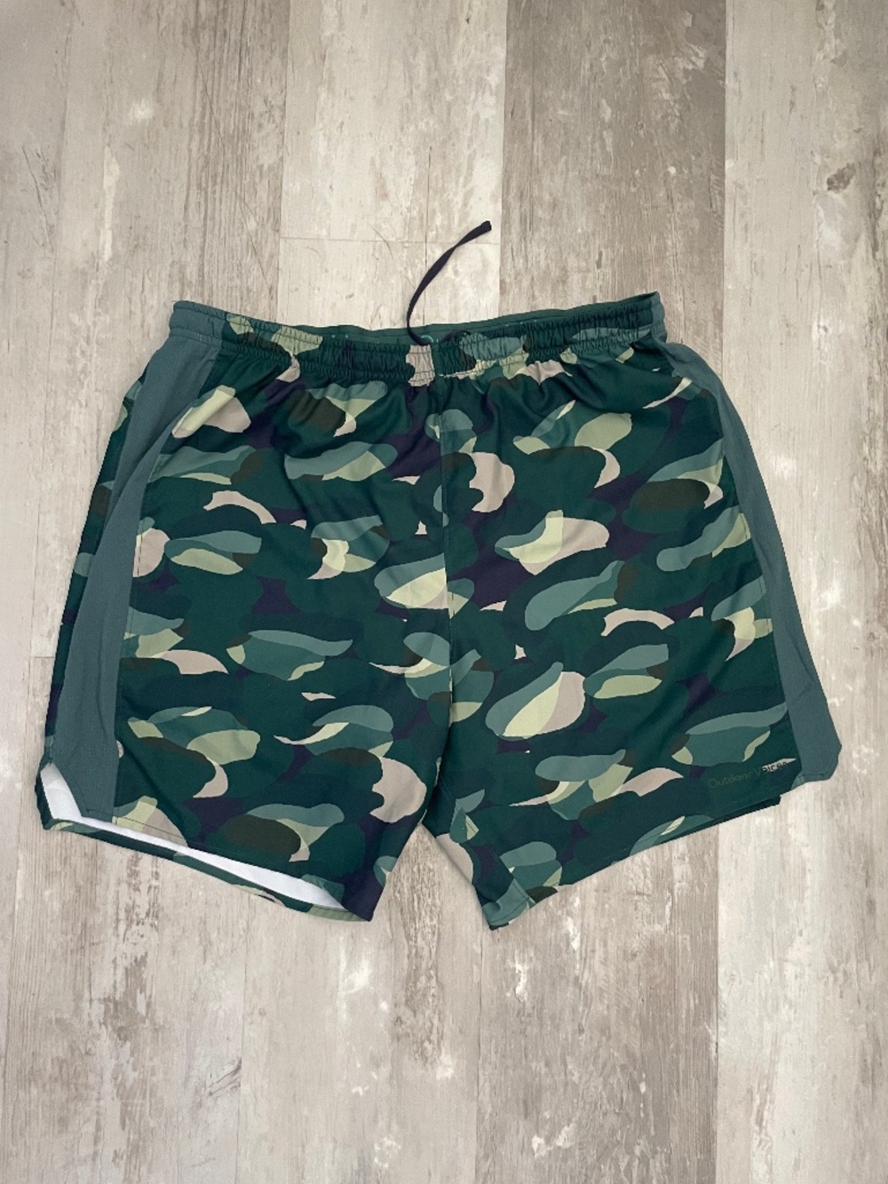 OUTDOOR VOICES Mens High Stride 7in Run Gym Shorts Jasper Camo Green Size L